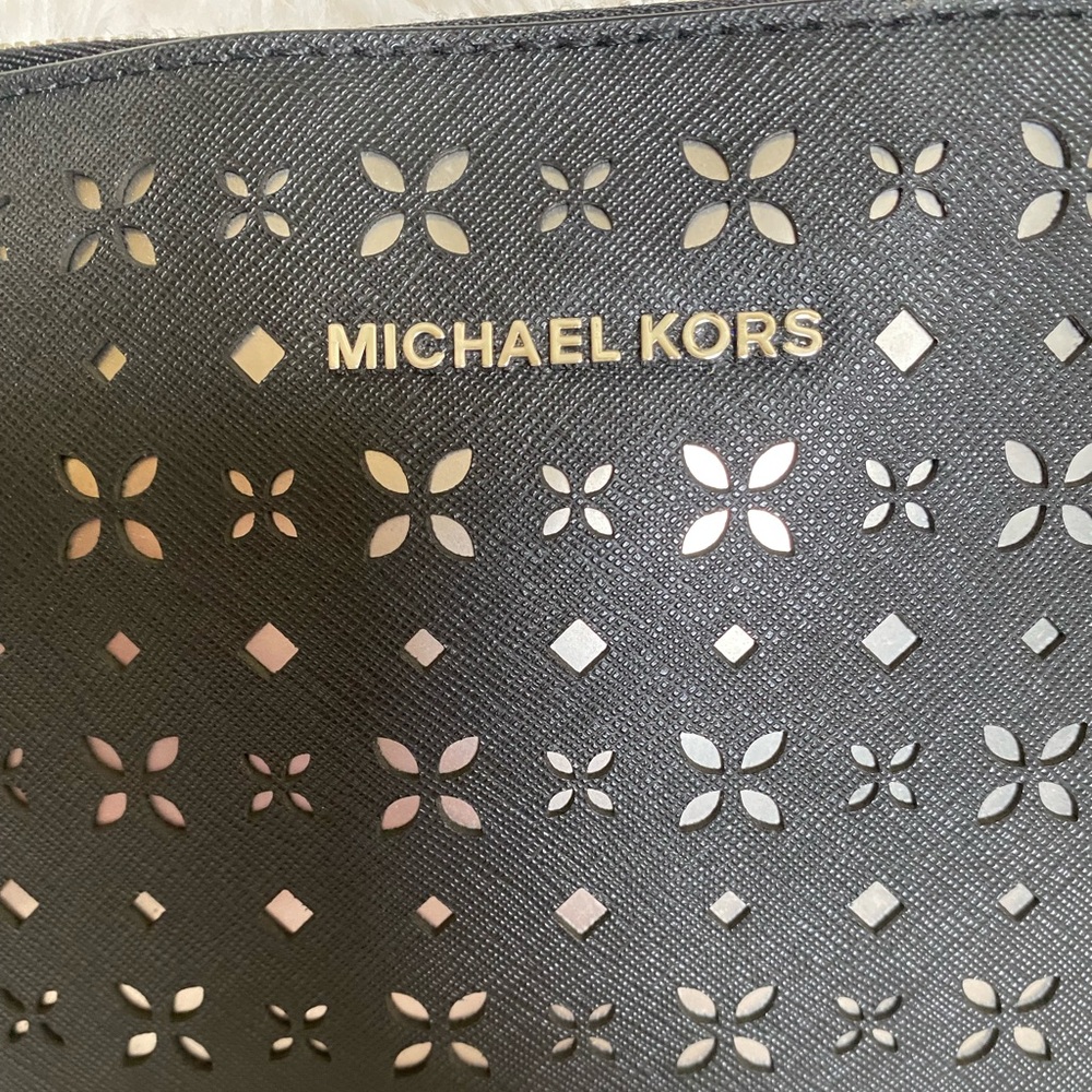 NWOT Michael Kors Jet Set XL Blk/Nickel Perforated Leather Wristlet Clutch - Picture 2 of 10